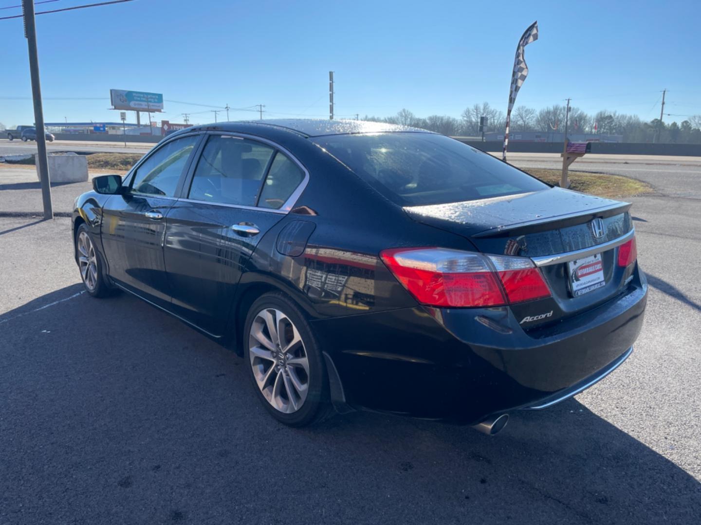 2013 Black Honda Accord (1HGCR2F51DA) with an 4-Cyl, i-VTEC, 2.4 Liter engine, Automatic, CVT transmission, located at 8008 Warden Rd, Sherwood, AR, 72120, (501) 801-6100, 34.830078, -92.186684 - Photo#5